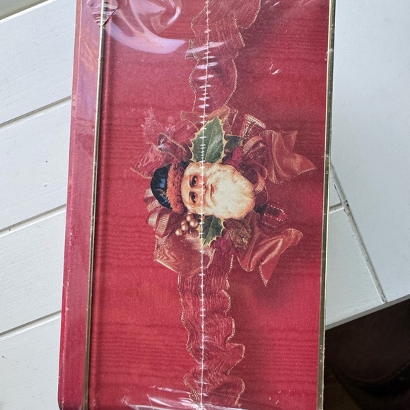 Victorian Santas puzzle ~ 500 Pieces. When completed measures 20”x 20”. - Picture 4 of 4